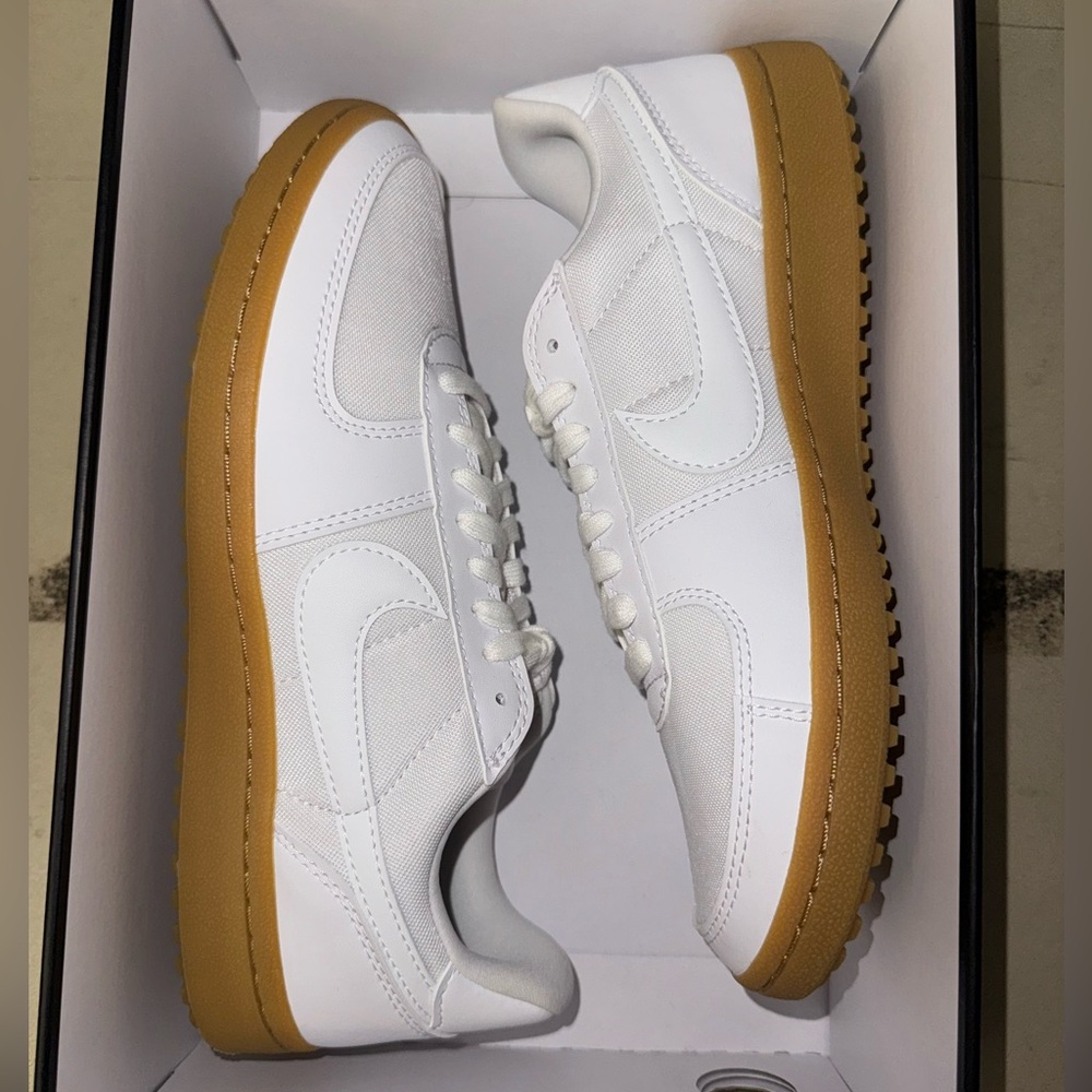 Women’s Nike Field General Summit White Gum Bottom